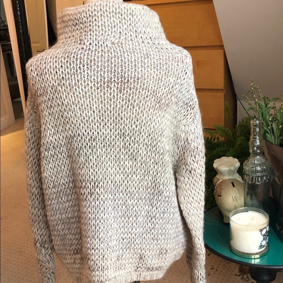 Size large elsmanda sweater - Picture 4 of 5